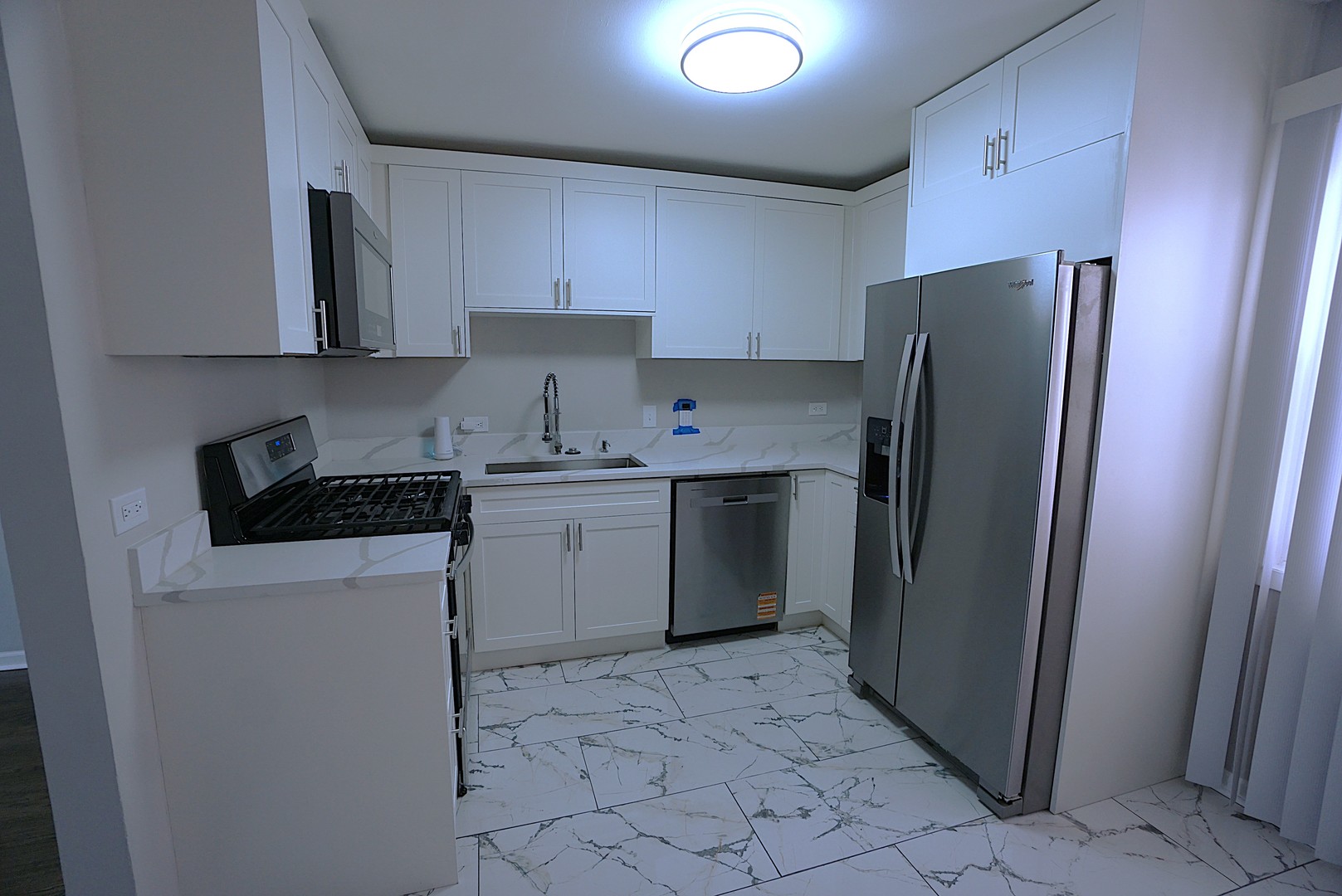 6122 North Winthrop Avenue Chicago IL 60660
