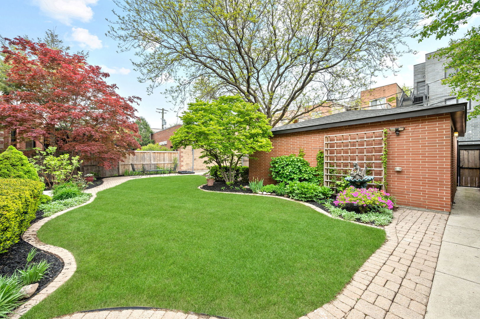 2705 North Bosworth Avenue Chicago IL 60614