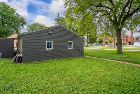 1435 26TH Avenue Moline IL 61265