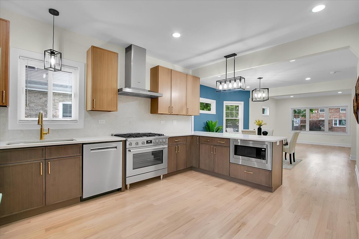 4036 West Warwick Avenue Chicago IL 60641