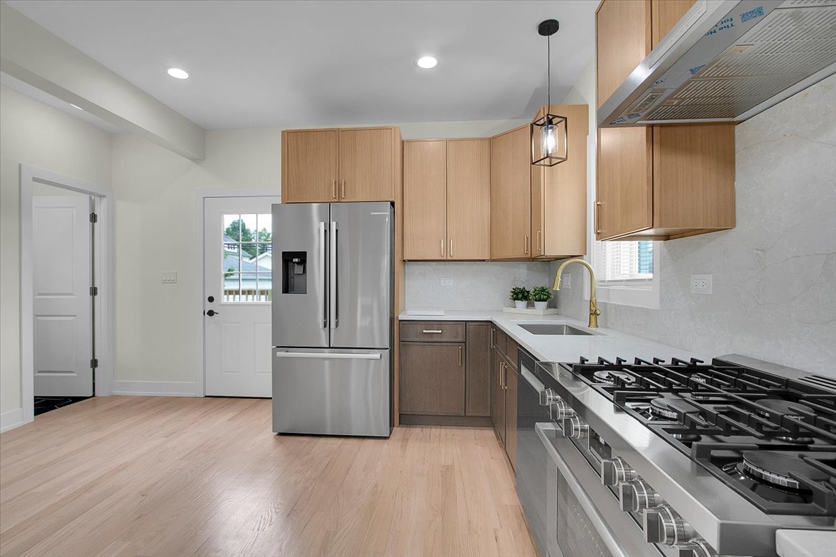4036 West Warwick Avenue Chicago IL 60641