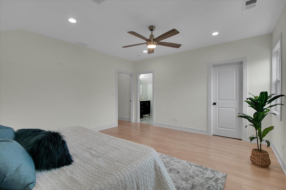 4036 West Warwick Avenue Chicago IL 60641