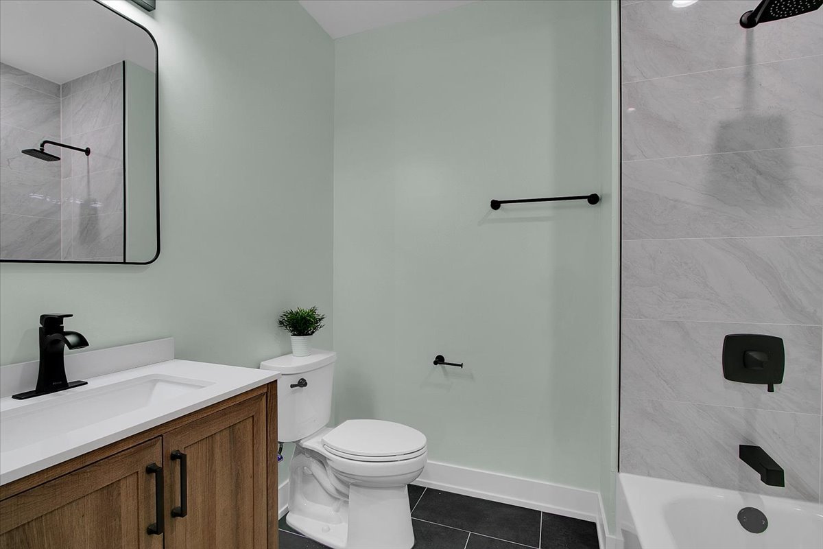 4036 West Warwick Avenue Chicago IL 60641