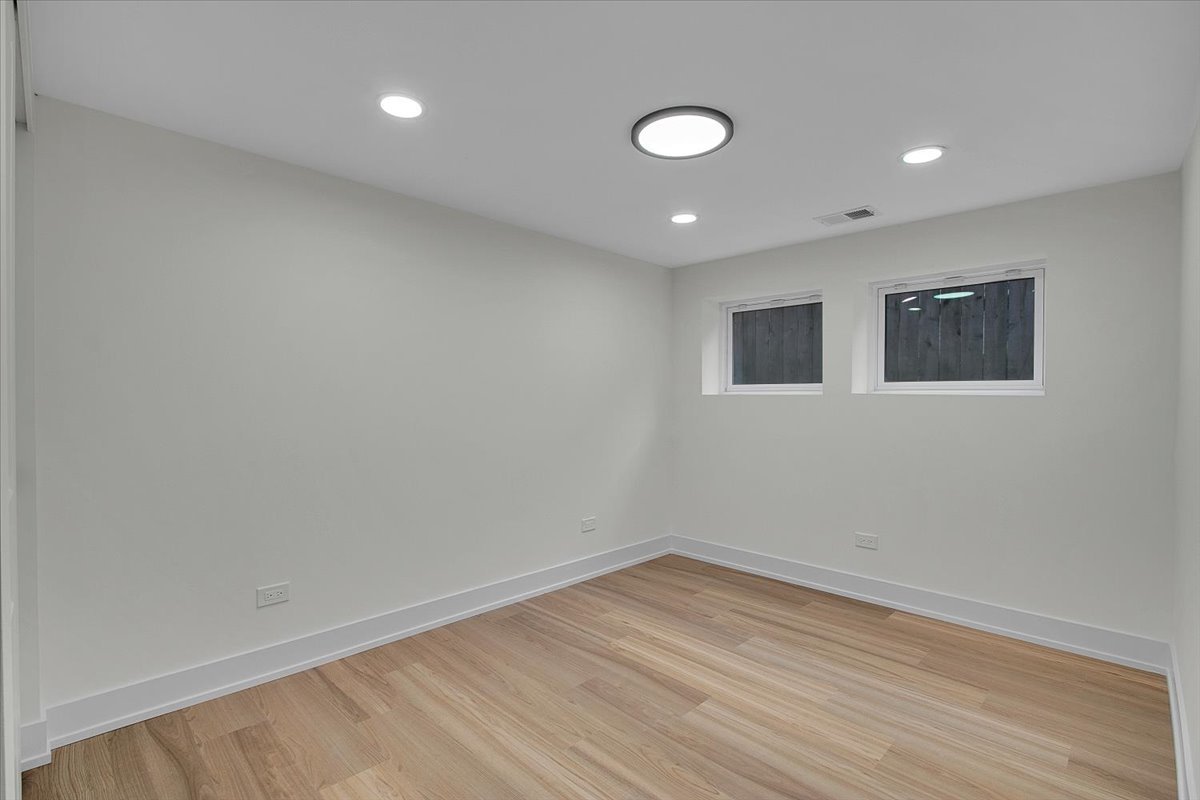 4036 West Warwick Avenue Chicago IL 60641