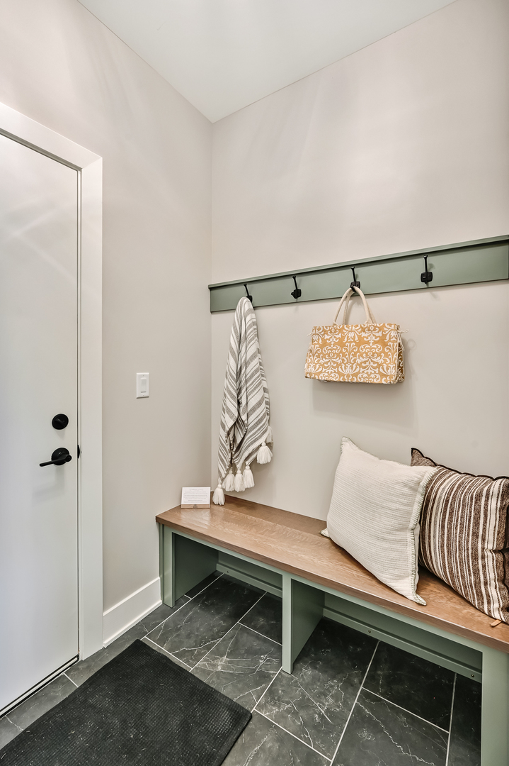 131 Harding Court Glen Ellyn IL 60137