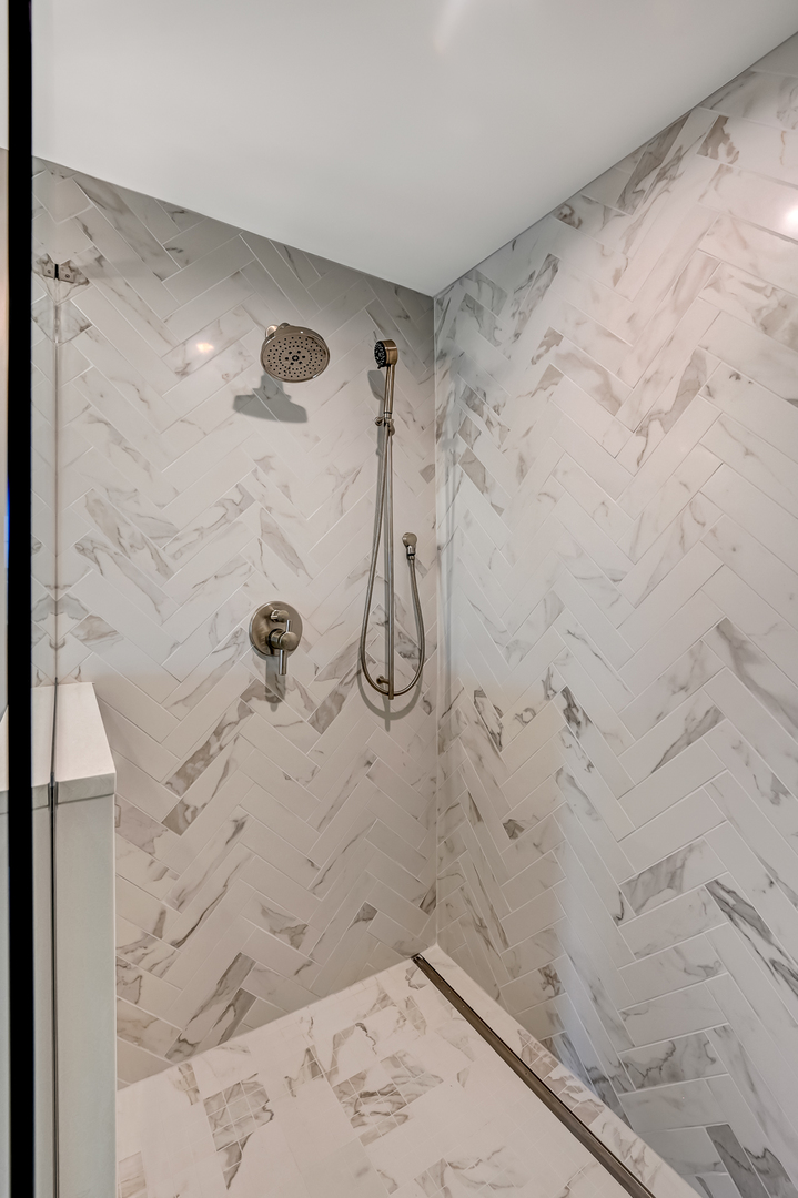 131 Harding Court Glen Ellyn IL 60137