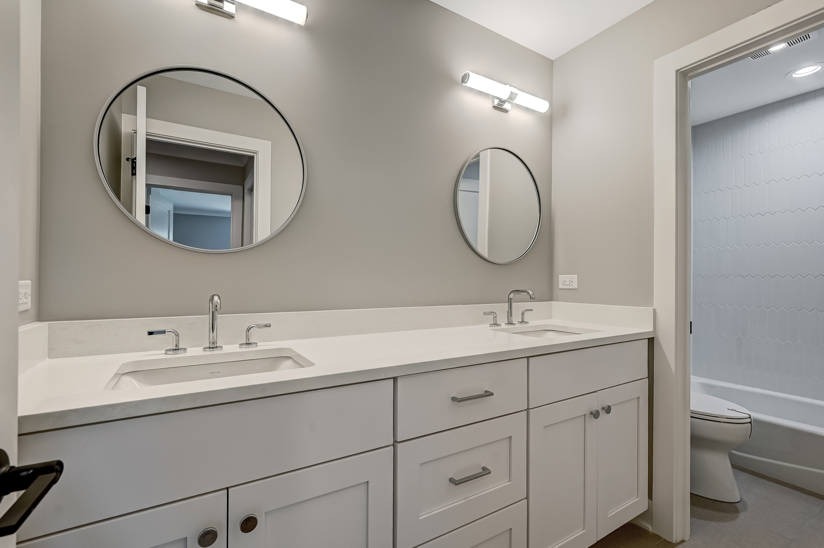 131 Harding Court Glen Ellyn IL 60137