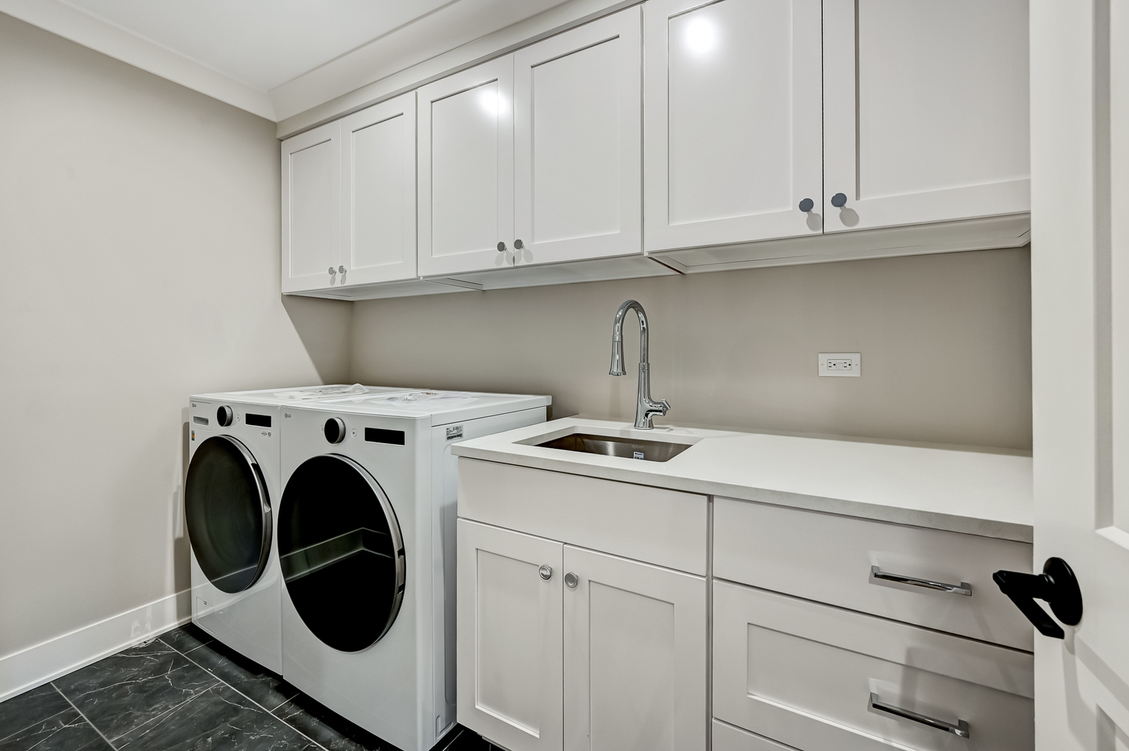 131 Harding Court Glen Ellyn IL 60137