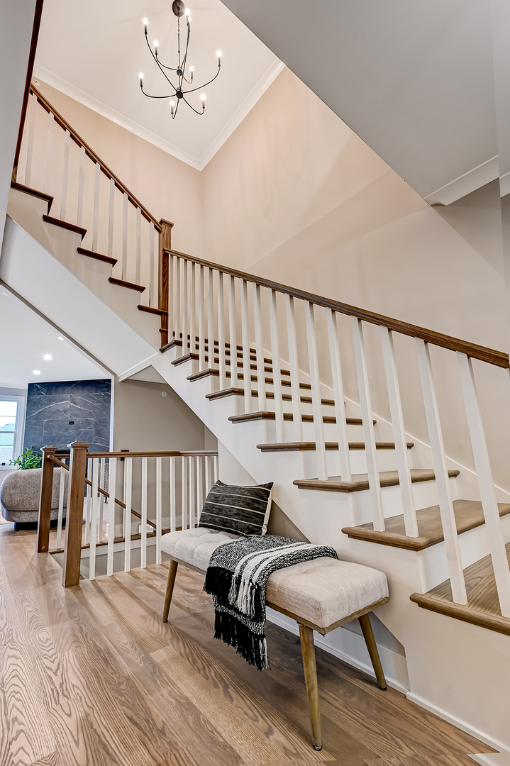 131 Harding Court Glen Ellyn IL 60137