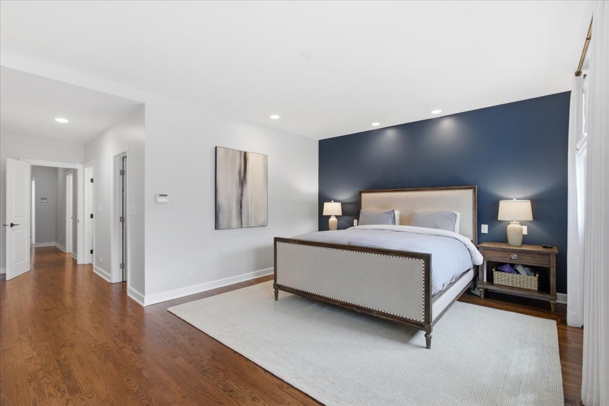 1209 West Roscoe Street Chicago IL 60657