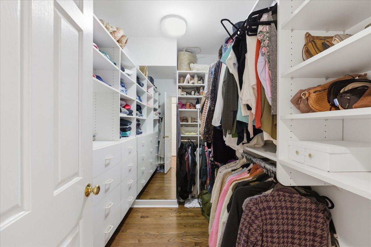 1209 West Roscoe Street Chicago IL 60657