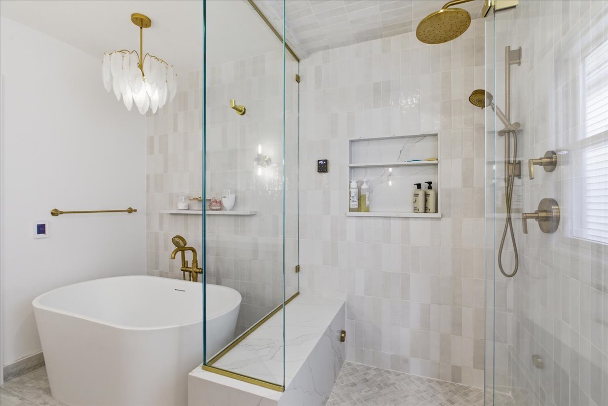 1209 West Roscoe Street Chicago IL 60657