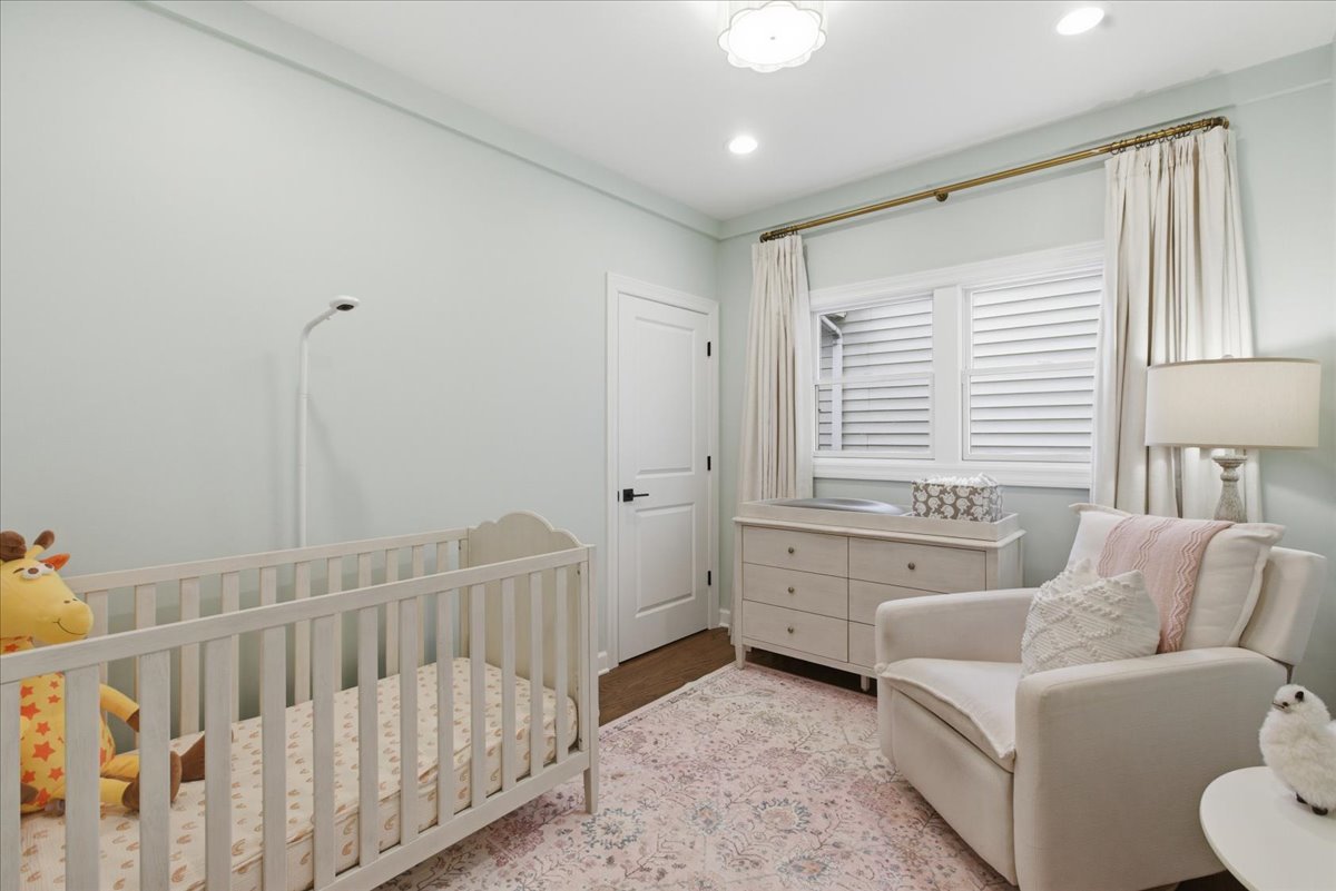 1209 West Roscoe Street Chicago IL 60657