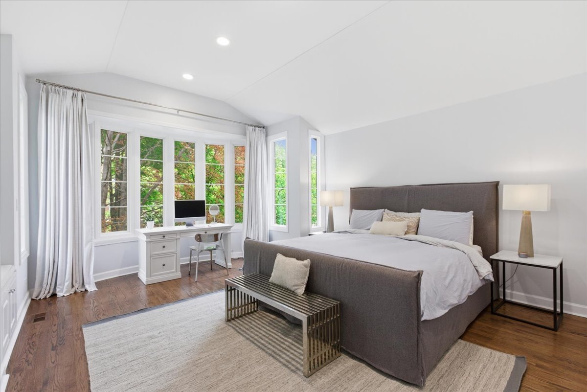 1209 West Roscoe Street Chicago IL 60657