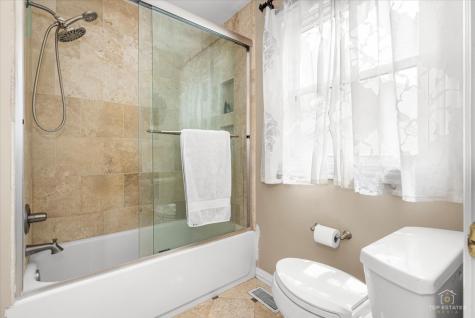 4 Waterbury Court Lake Zurich IL 60047