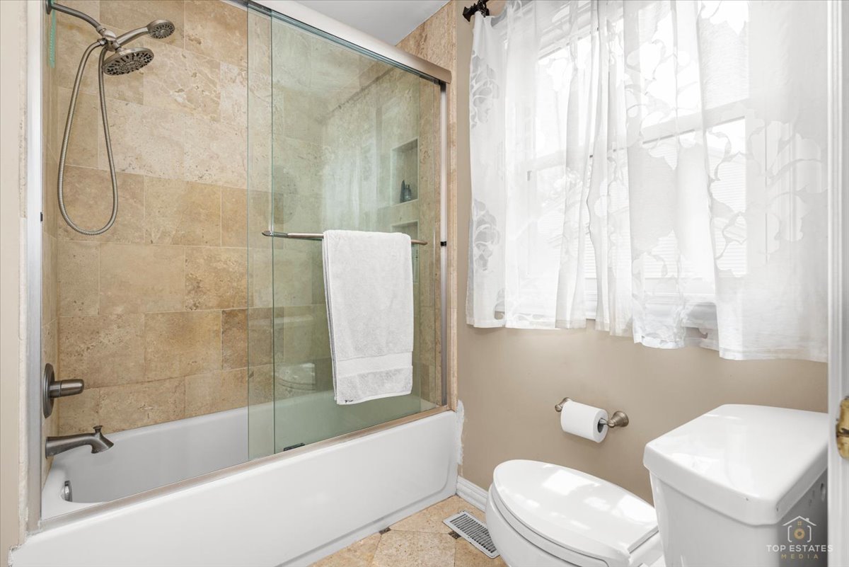 4 Waterbury Court Lake Zurich IL 60047