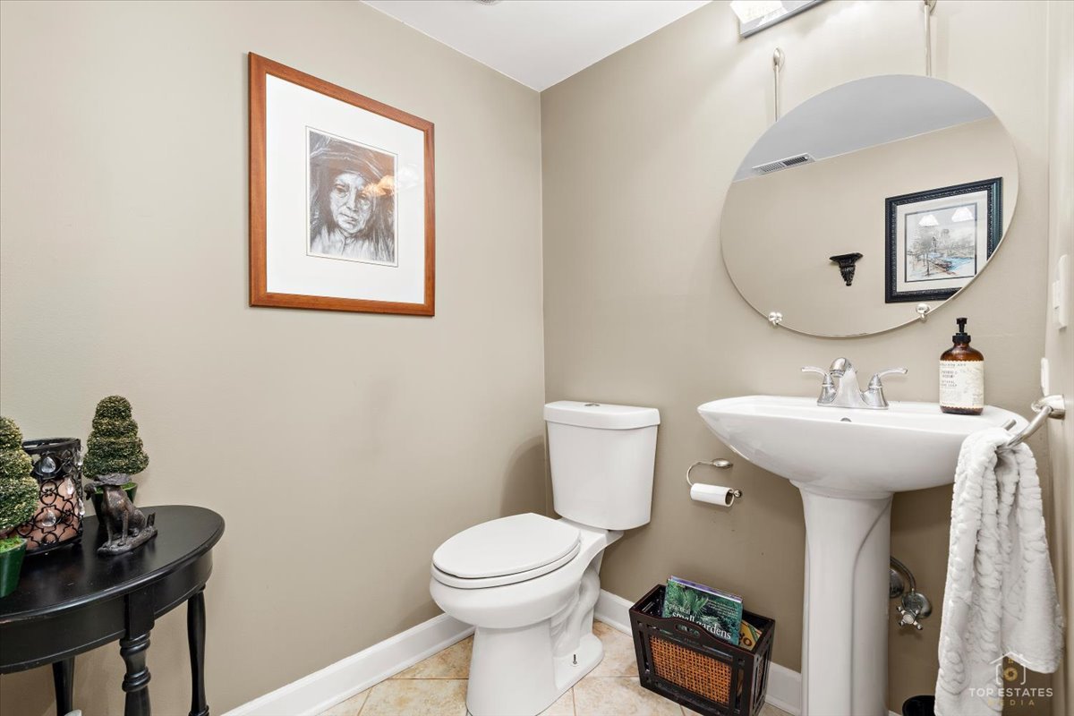4 Waterbury Court Lake Zurich IL 60047