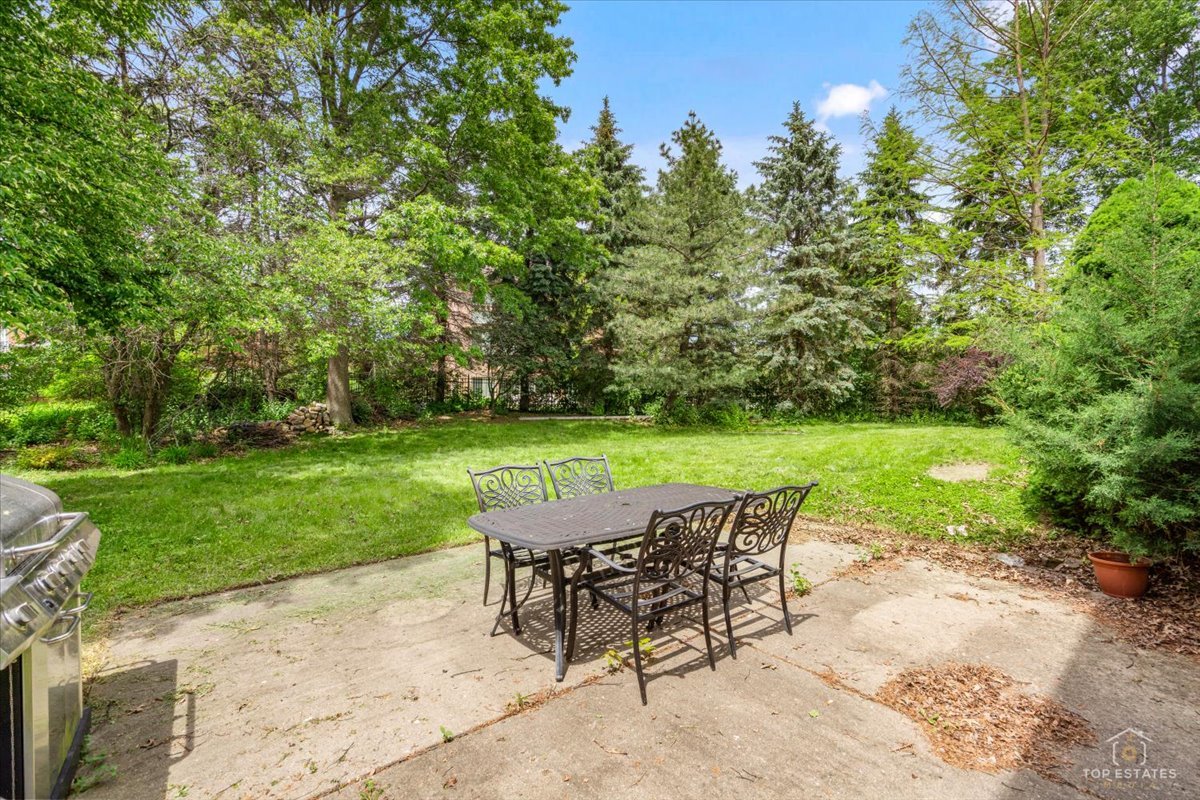 4 Waterbury Court Lake Zurich IL 60047