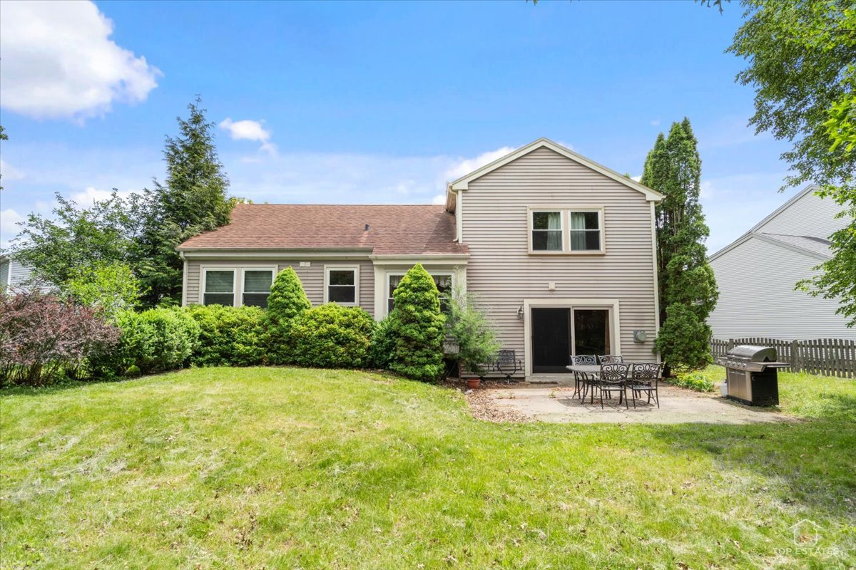 4 Waterbury Court Lake Zurich IL 60047