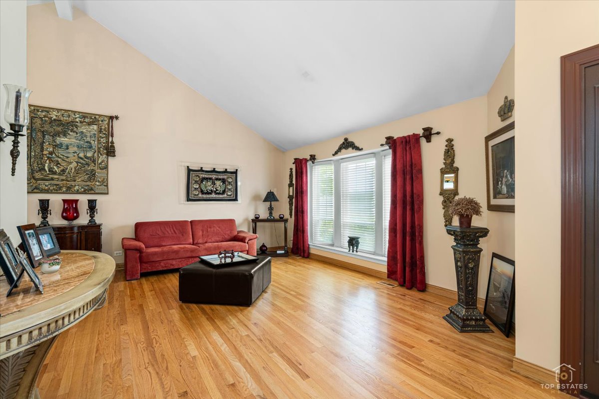 4 Waterbury Court Lake Zurich IL 60047