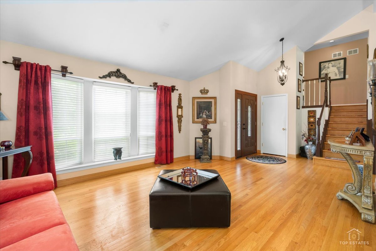 4 Waterbury Court Lake Zurich IL 60047