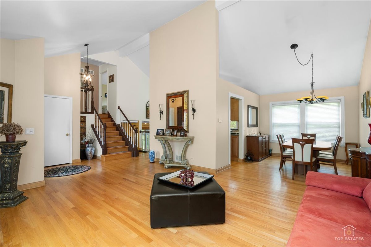 4 Waterbury Court Lake Zurich IL 60047