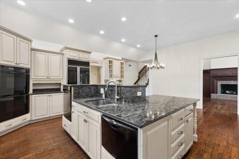 1546 Bobolink Circle Woodstock IL 60098