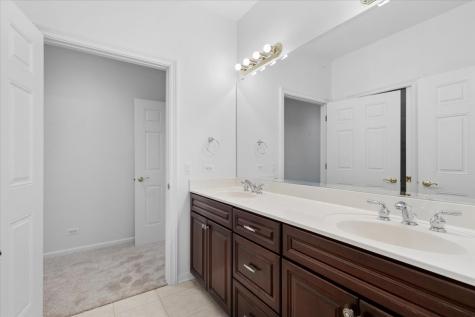 1546 Bobolink Circle Woodstock IL 60098