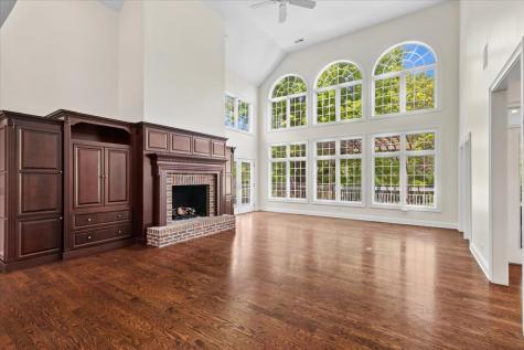 1546 Bobolink Circle Woodstock IL 60098