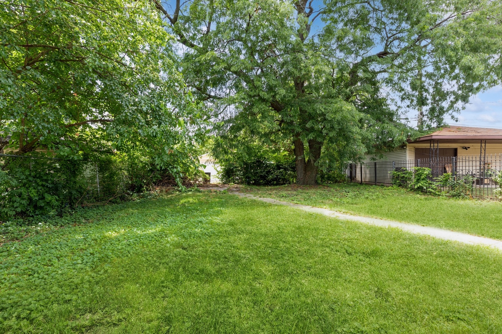 8742 South Constance Avenue Chicago IL 60617