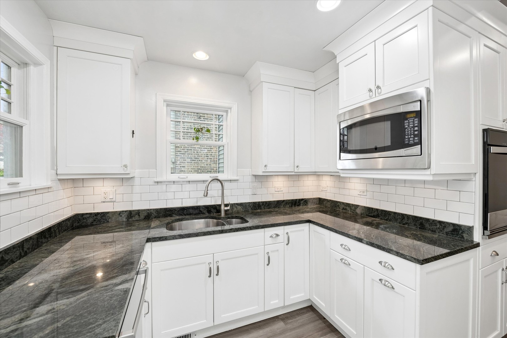 1454 West Cuyler Avenue Chicago IL 60613