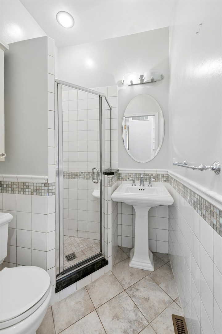 1454 West Cuyler Avenue Chicago IL 60613
