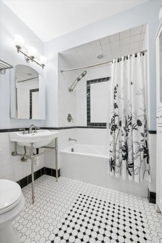 1454 West Cuyler Avenue Chicago IL 60613