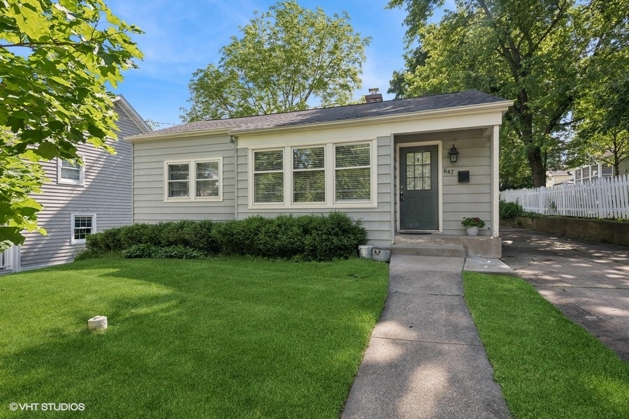 647 South Cook Street Barrington IL 60010