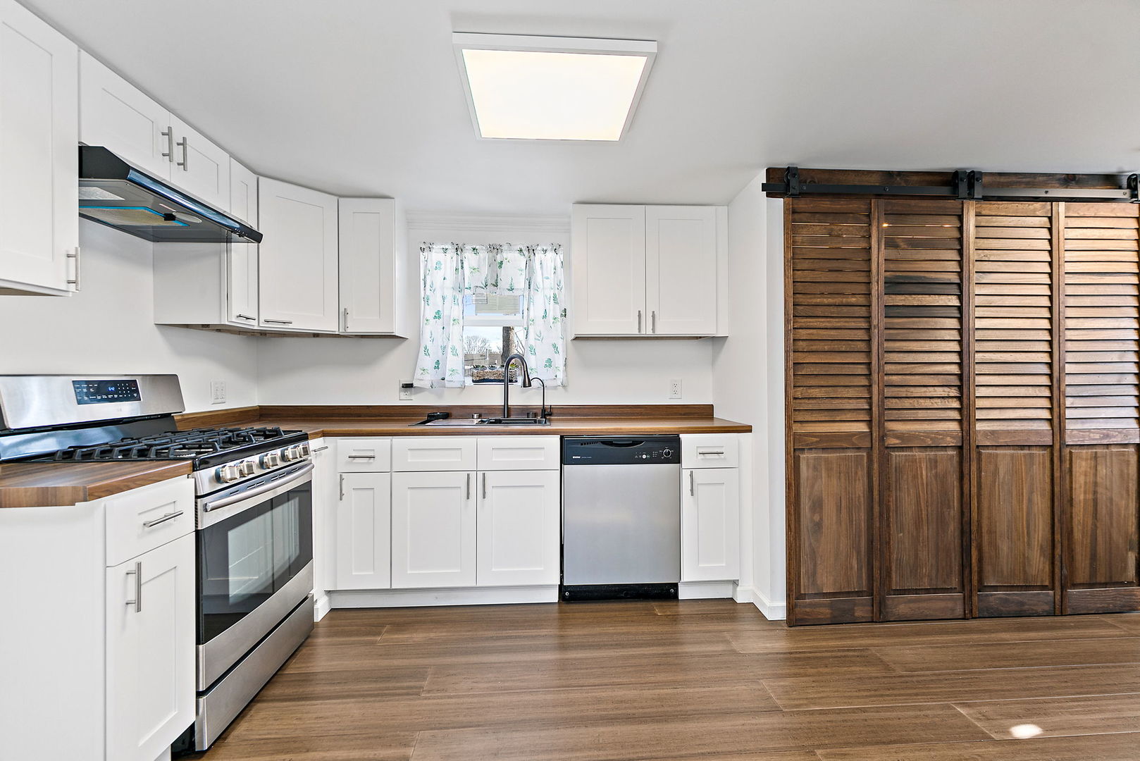 612 South Webster Street Aurora IL 60505