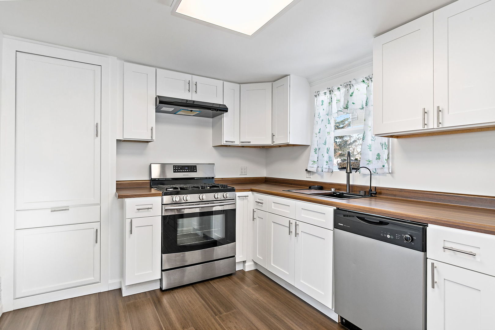 612 South Webster Street Aurora IL 60505