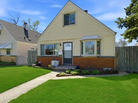 114 Geneva Avenue Bellwood IL 60104