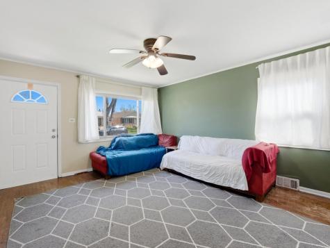 114 Geneva Avenue Bellwood IL 60104