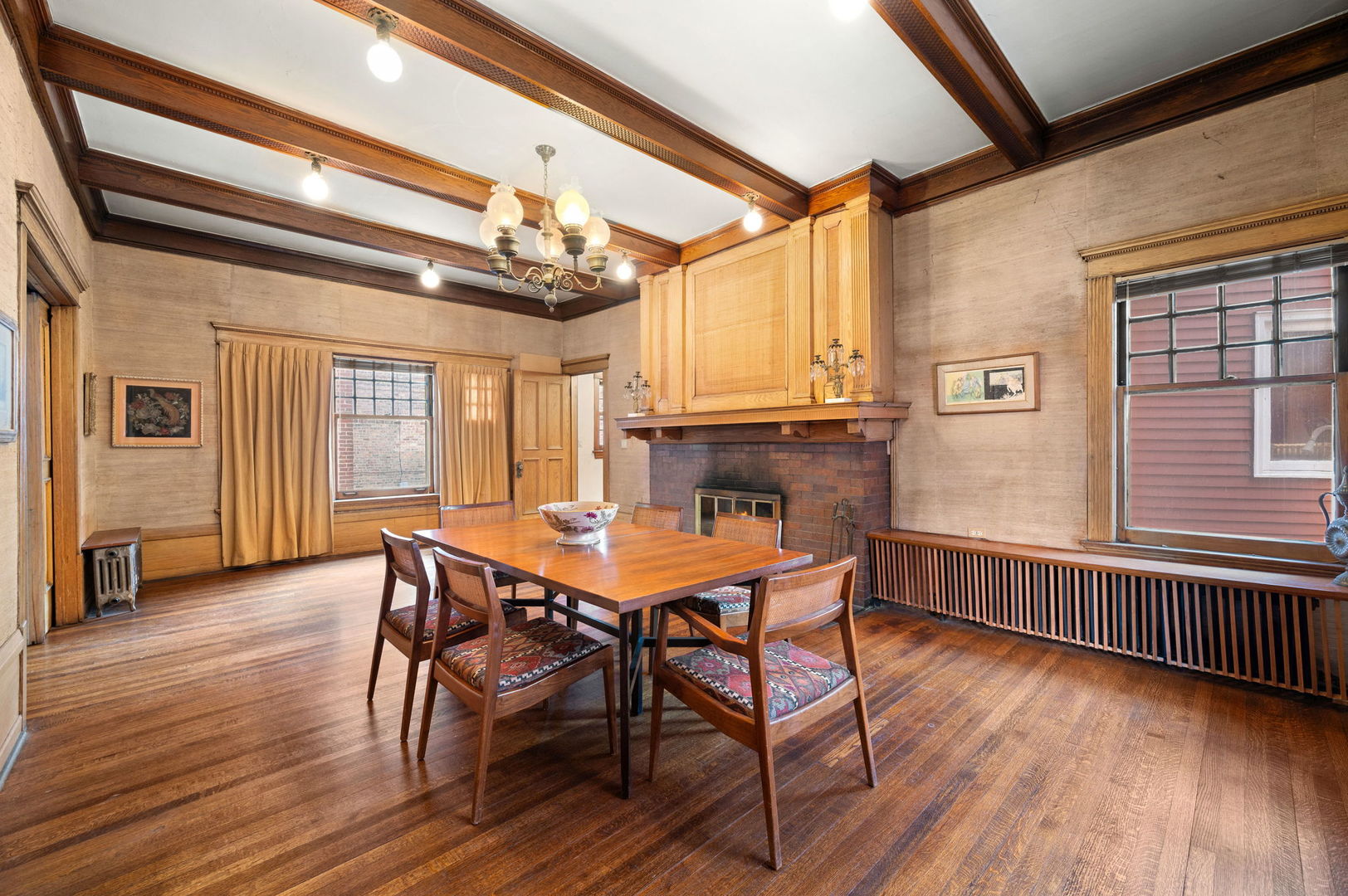 832 West Junior Terrace Chicago IL 60613