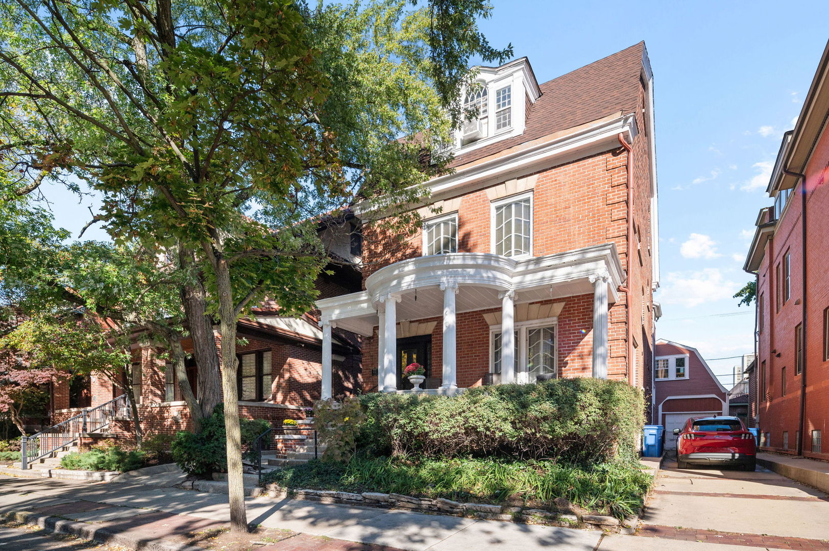 832 West Junior Terrace Chicago IL 60613