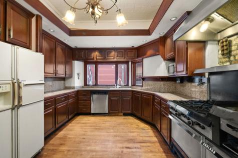 832 West Junior Terrace Chicago IL 60613