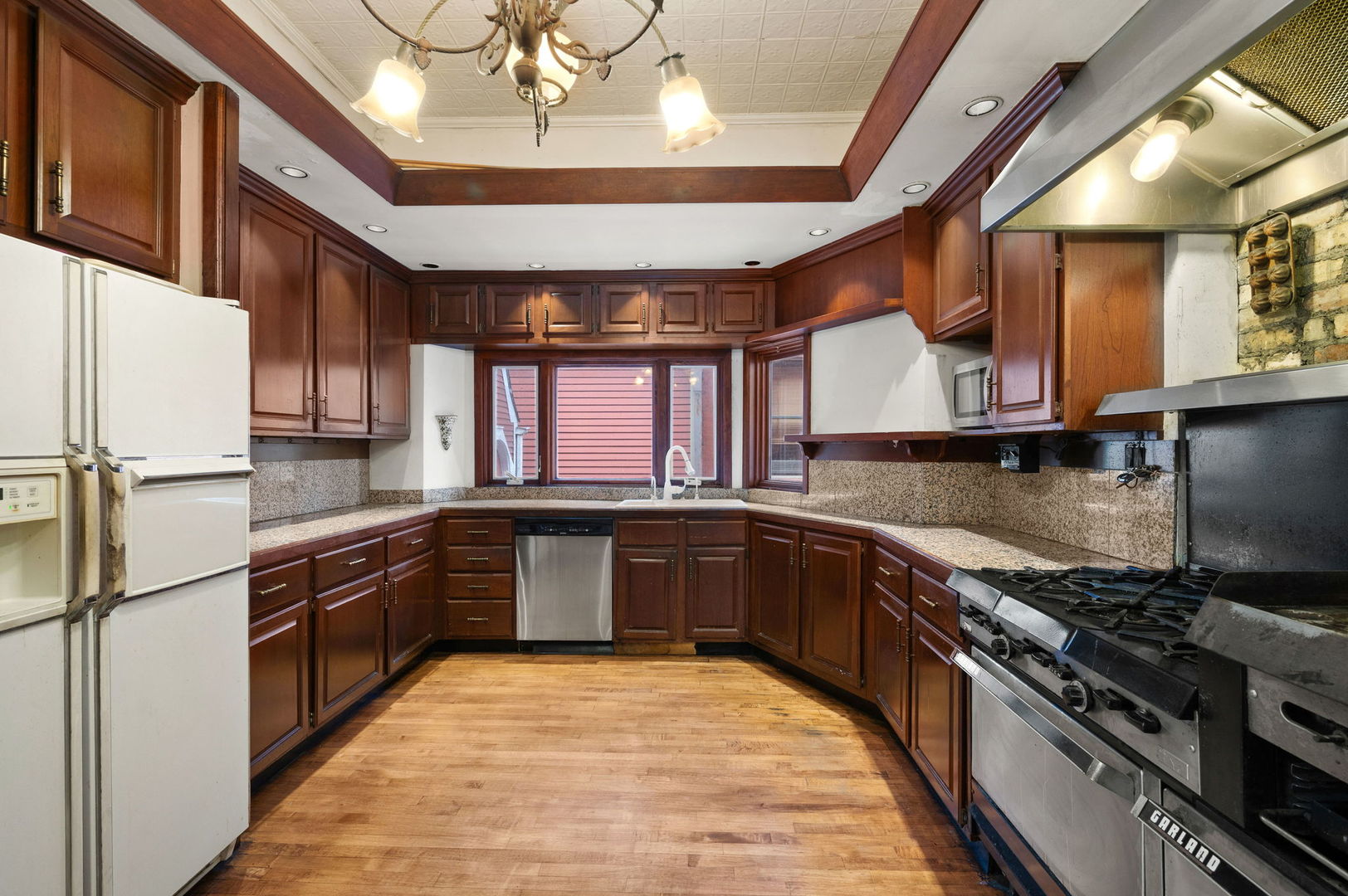 832 West Junior Terrace Chicago IL 60613