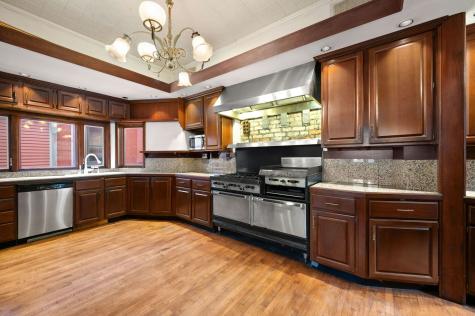 832 West Junior Terrace Chicago IL 60613
