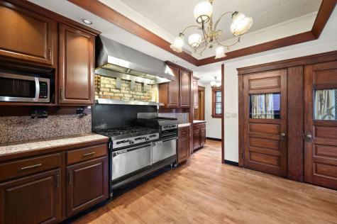 832 West Junior Terrace Chicago IL 60613