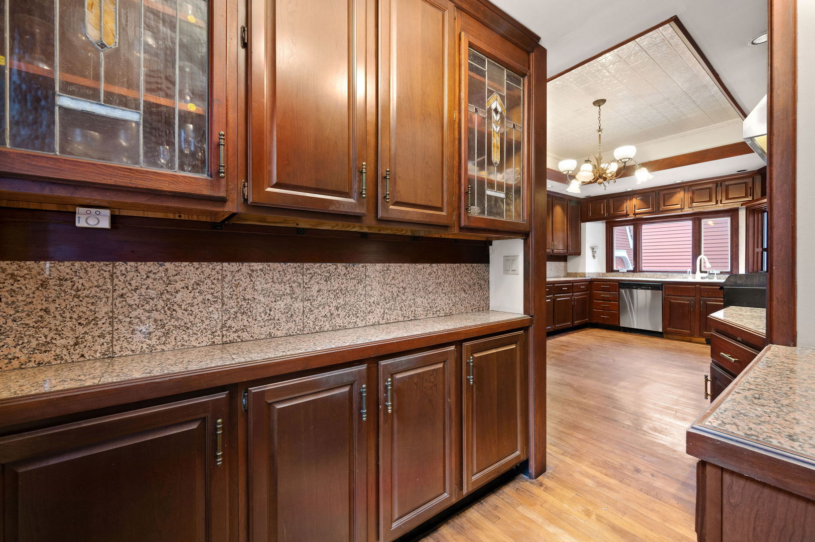 832 West Junior Terrace Chicago IL 60613