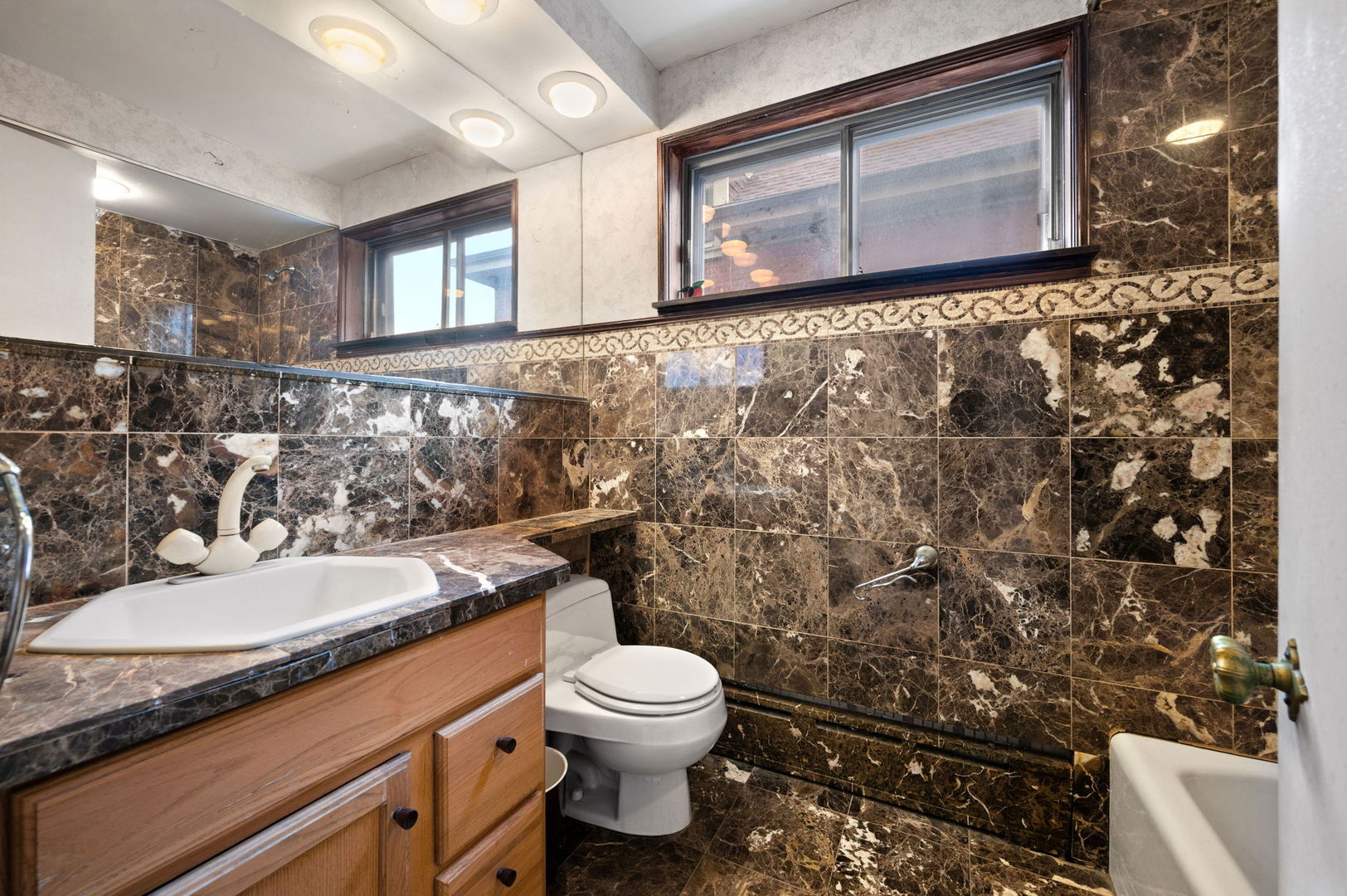 832 West Junior Terrace Chicago IL 60613