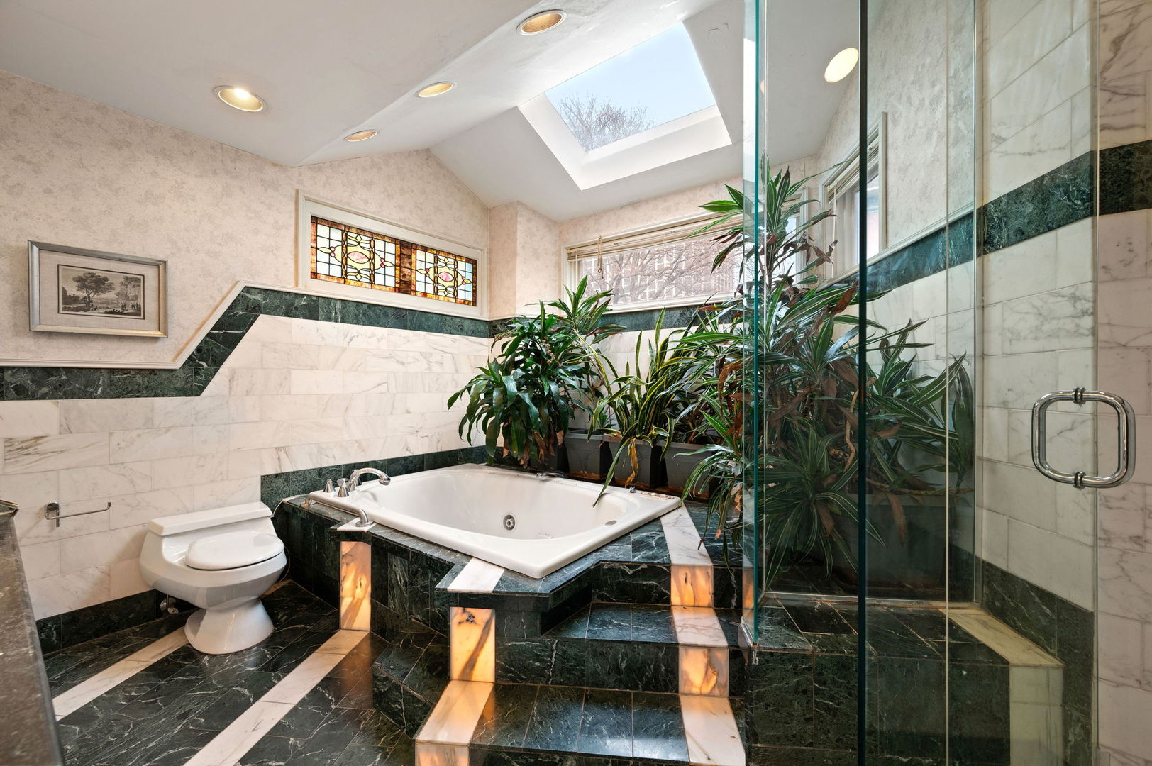 832 West Junior Terrace Chicago IL 60613