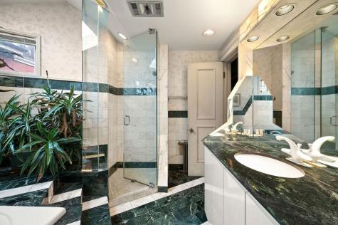 832 West Junior Terrace Chicago IL 60613