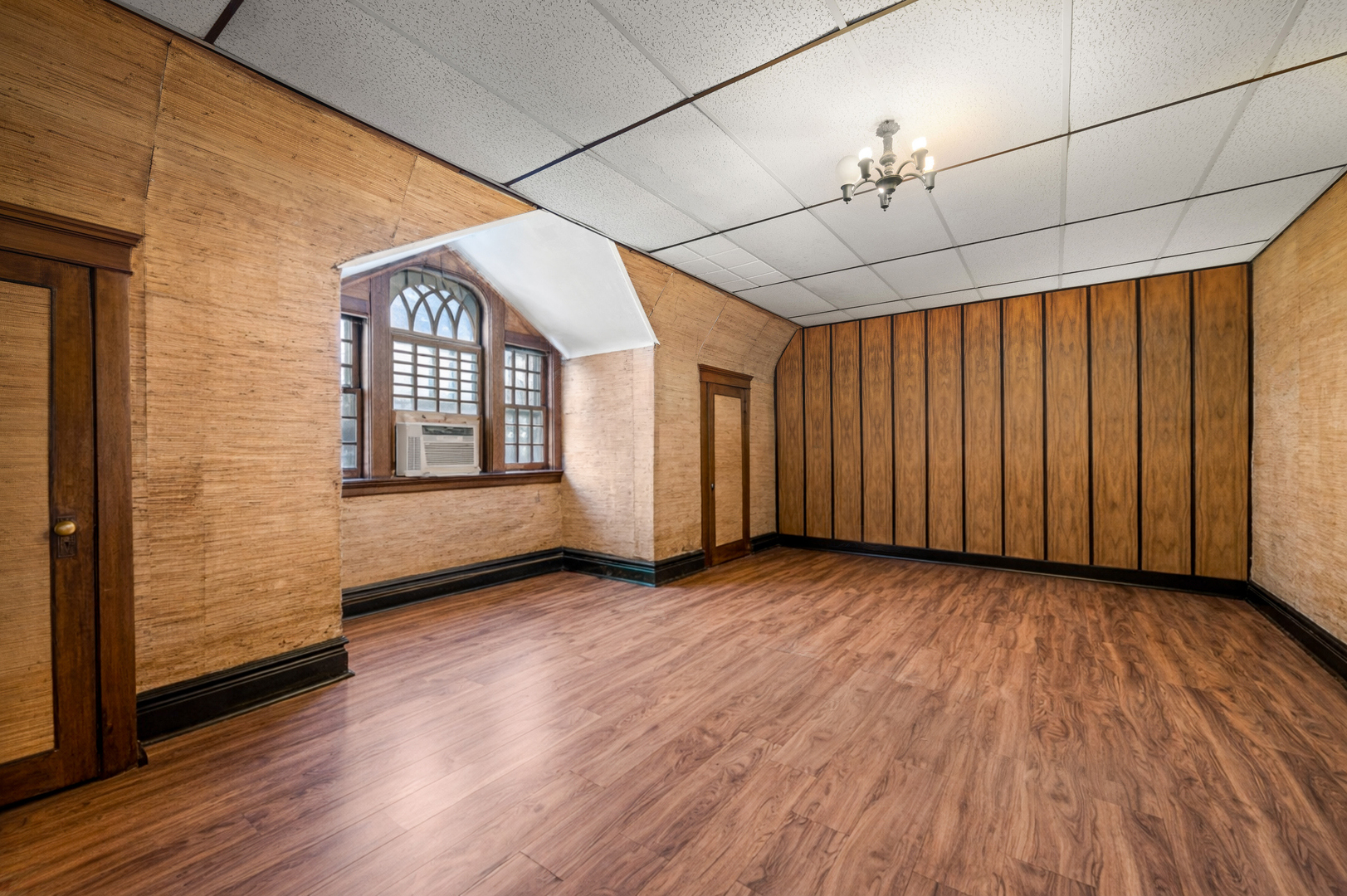 832 West Junior Terrace Chicago IL 60613
