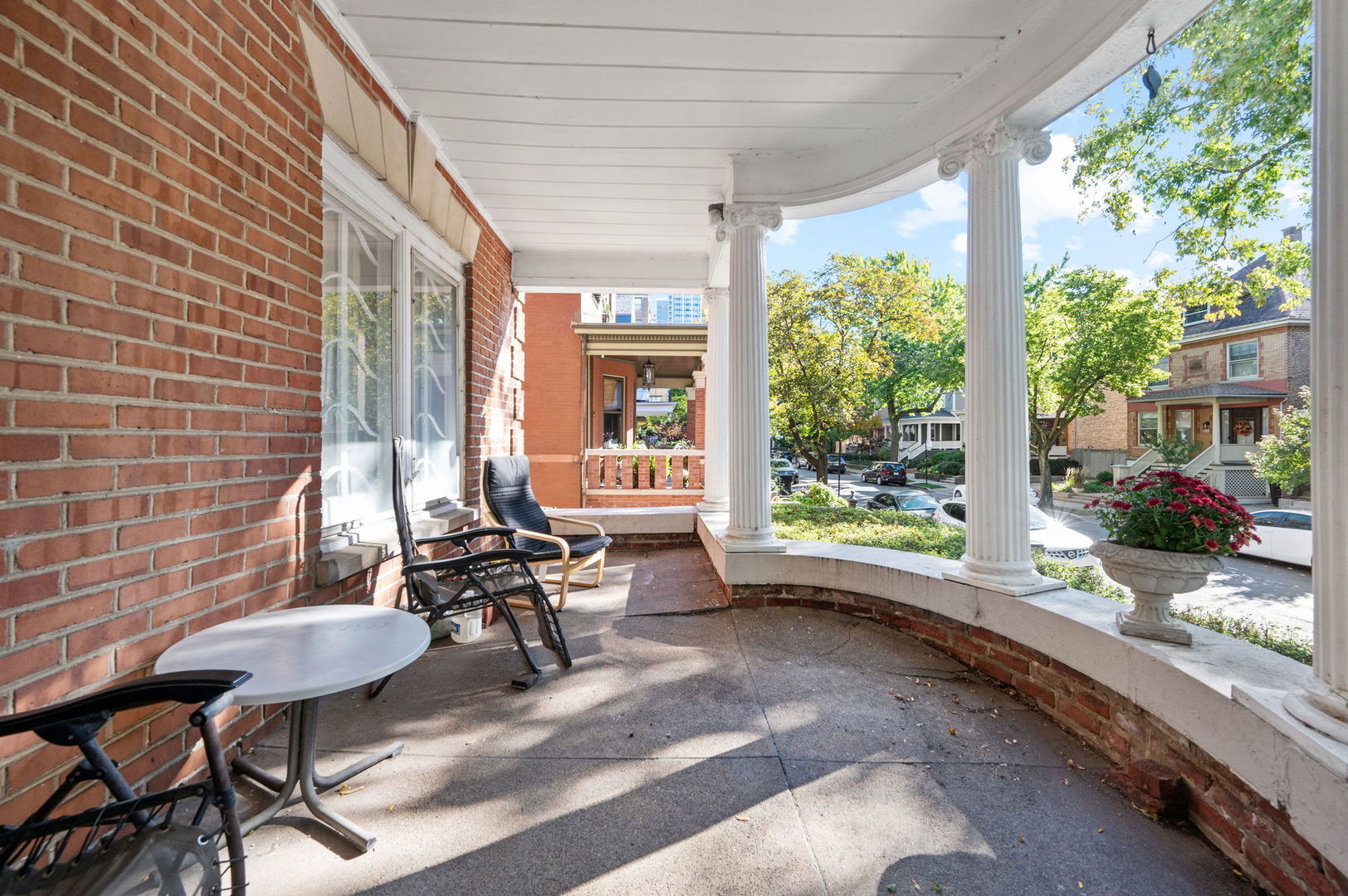 832 West Junior Terrace Chicago IL 60613